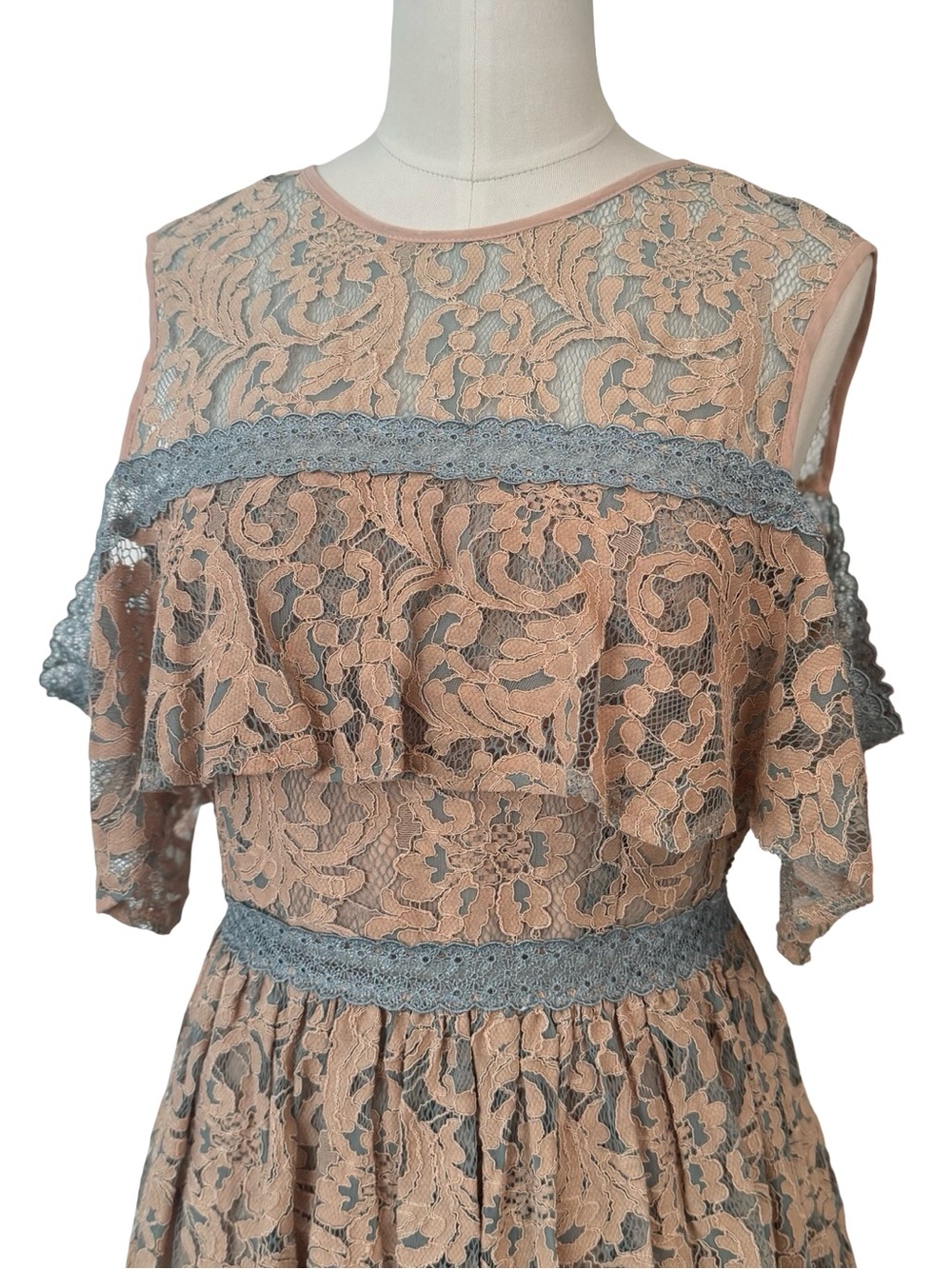 Foxiedox Cold Shoulder Pleated Lace Dress - Picture 4 of 9